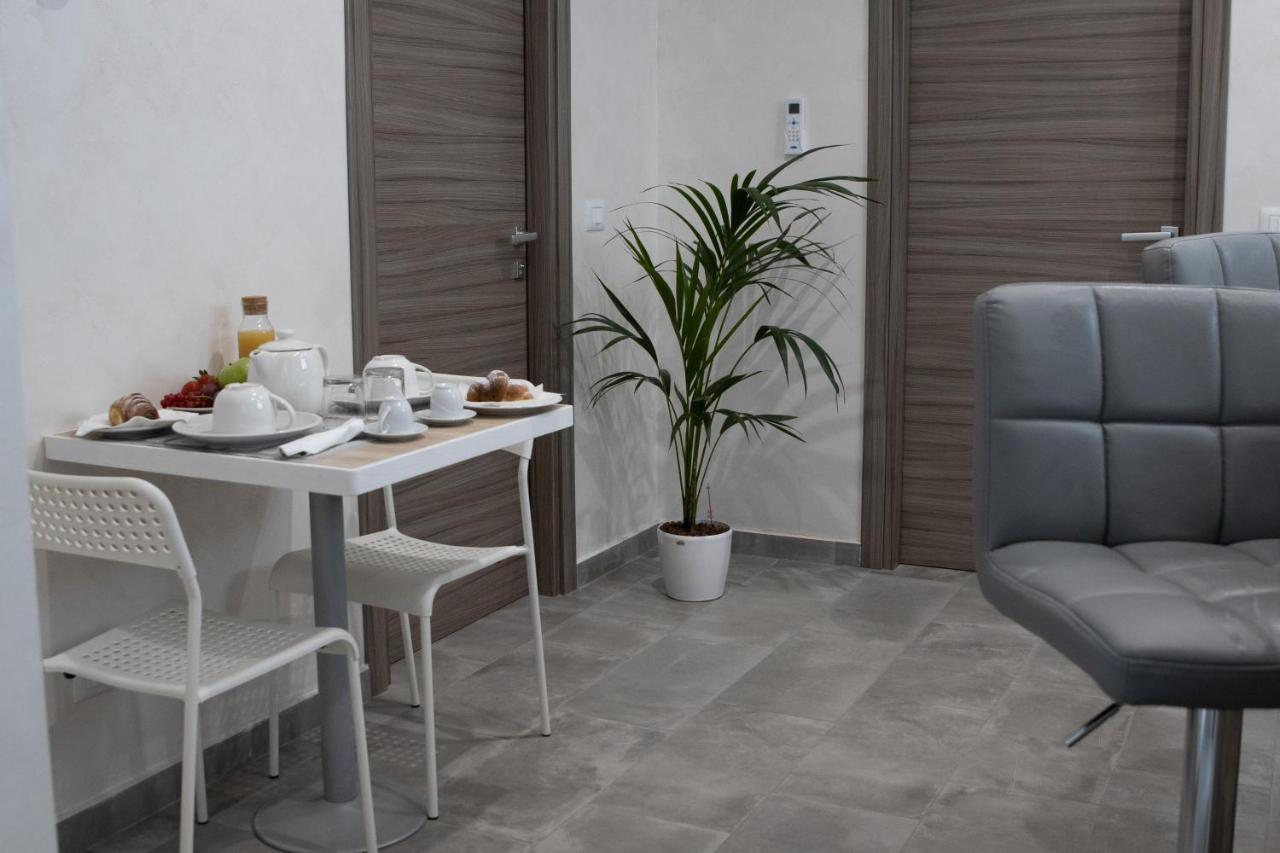 Отель Le Mirage Boutique Реджо-ди-Калабрия Экстерьер фото