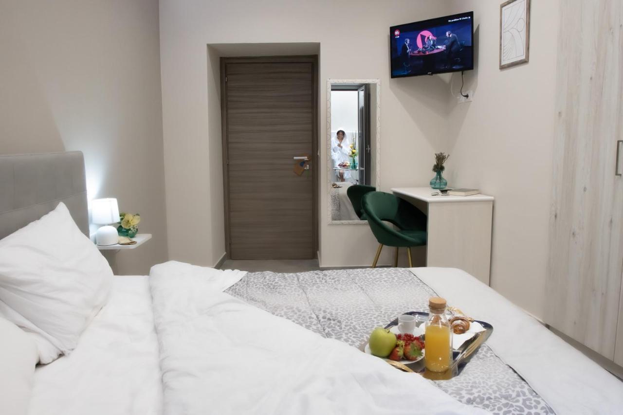 Отель Le Mirage Boutique Реджо-ди-Калабрия Экстерьер фото